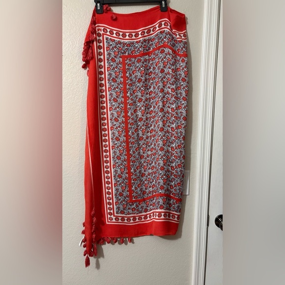 Michael Kors Red and White Floral Geometric Scarf with Ref Tassels on Corners - Picture 1 of 10